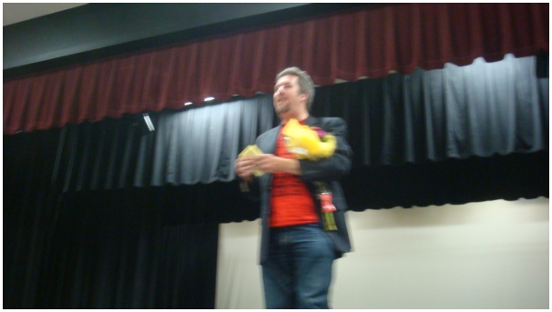 584x320 pixels (51K)