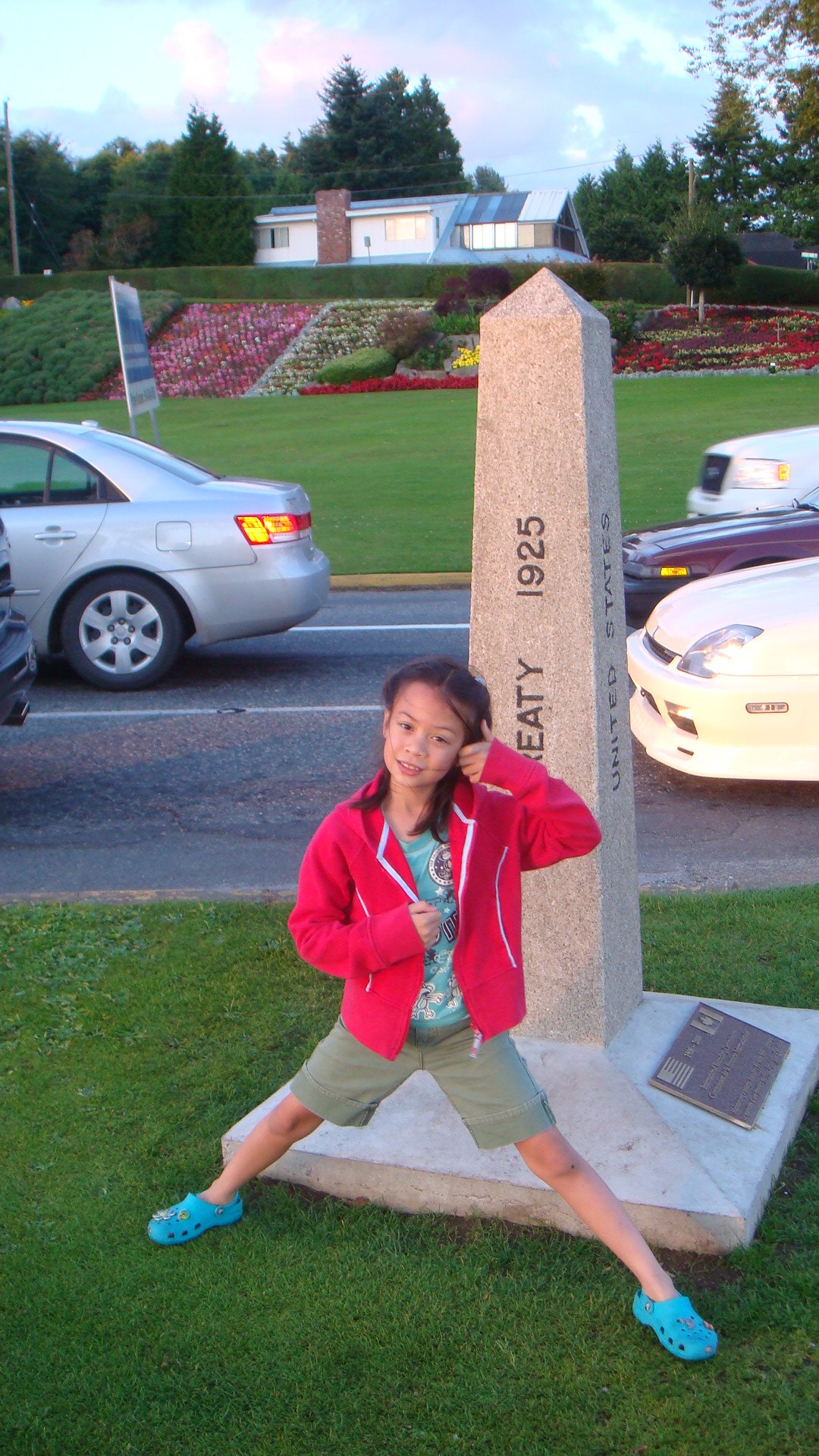 1058x1897 pixels (681K)