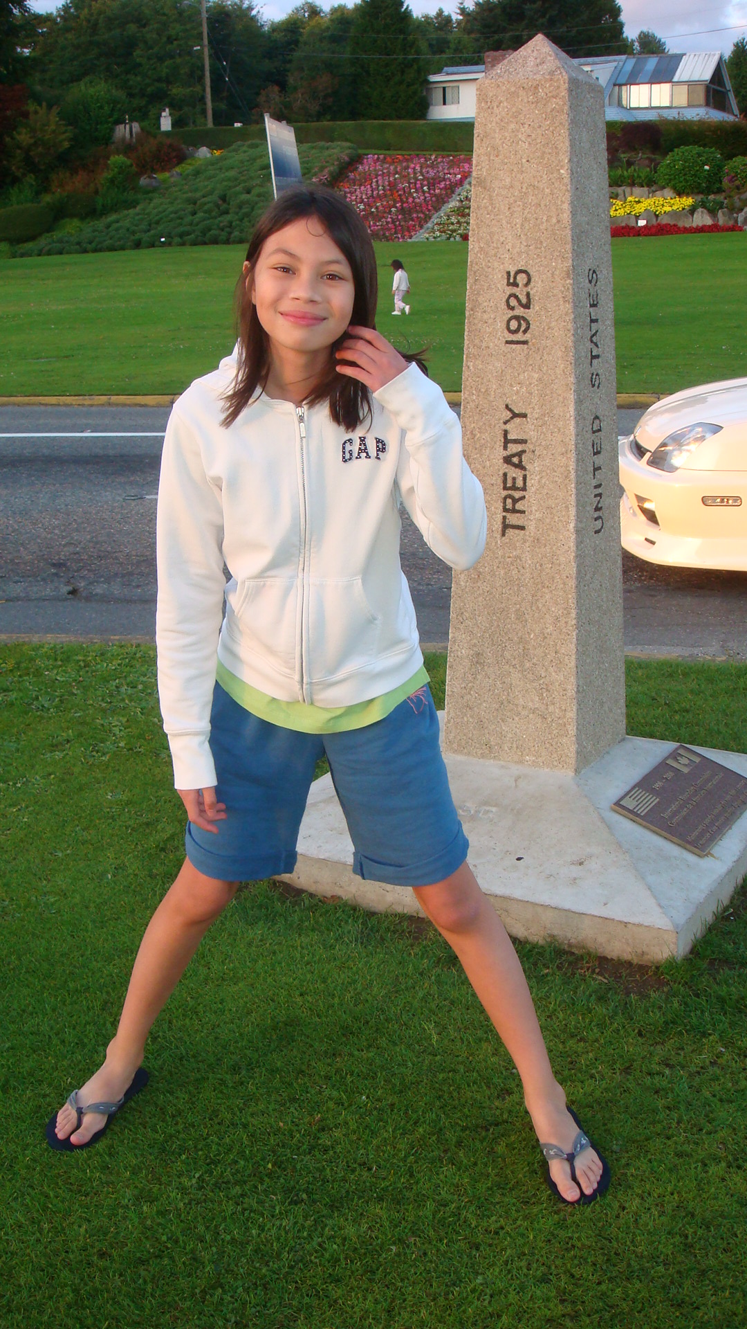 1058x1897 pixels (706K)