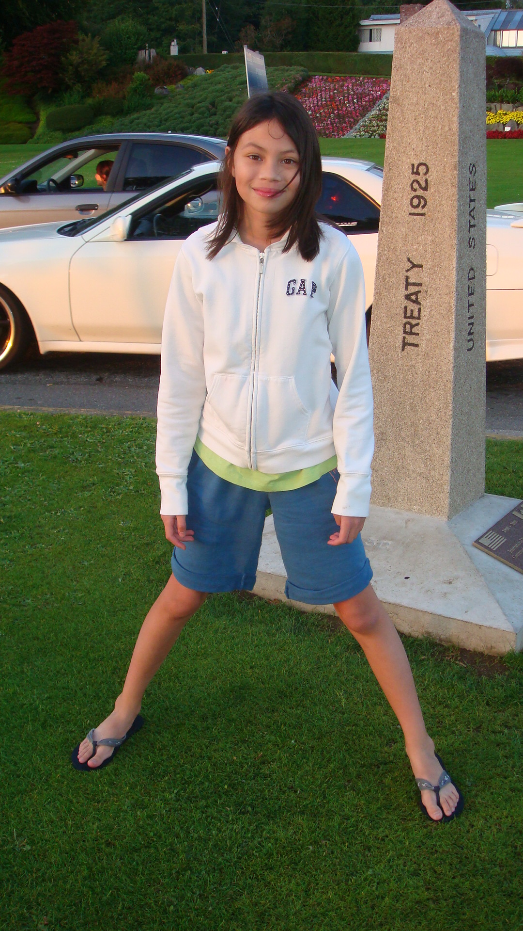 1058x1897 pixels (687K)