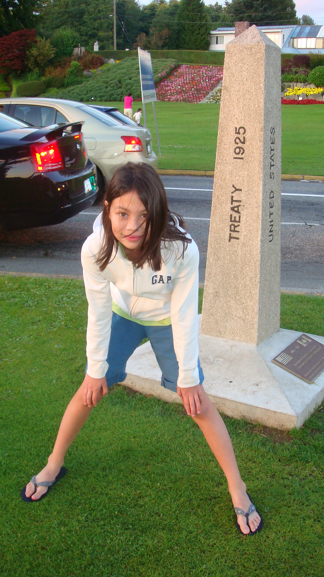 1058x1897 pixels (711K)