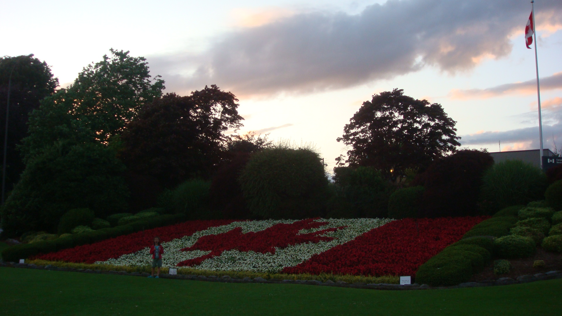 1898x1057 pixels (638K)