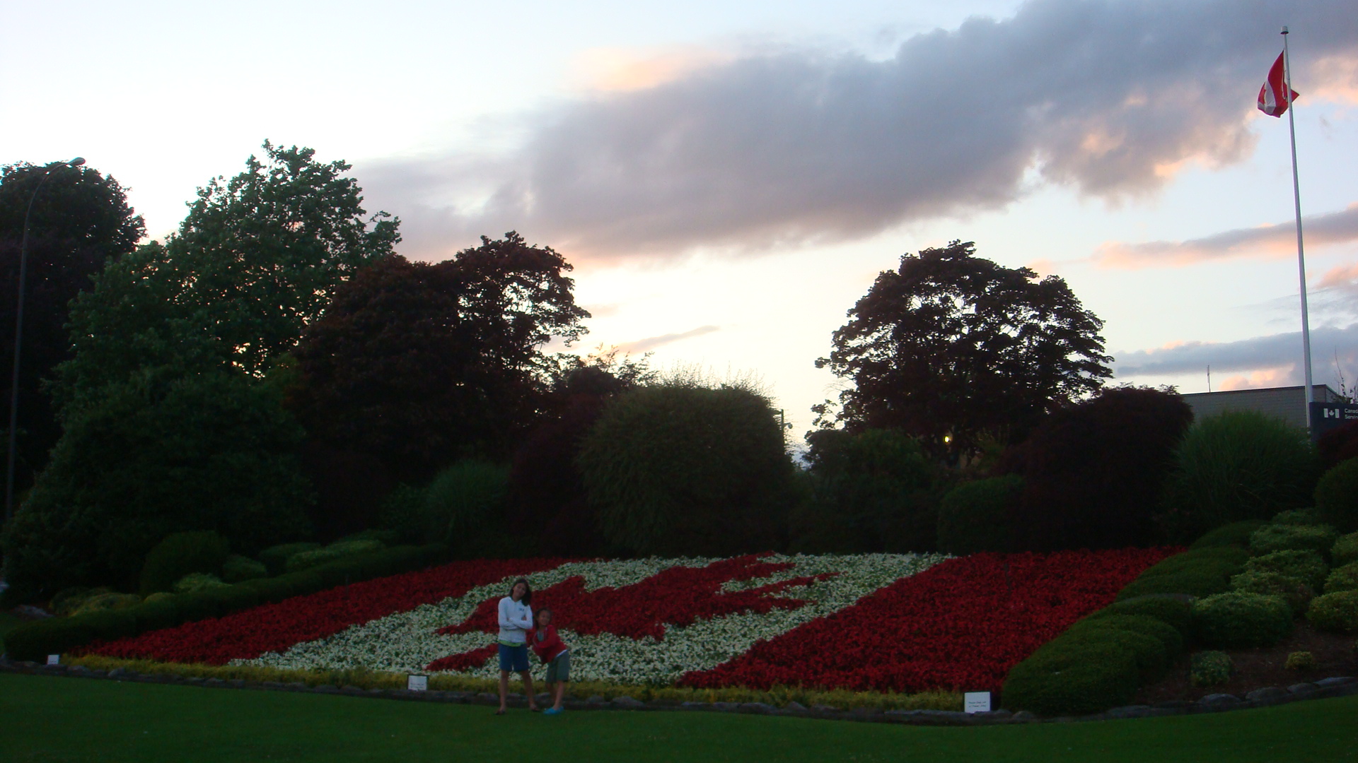 1898x1057 pixels (645K)