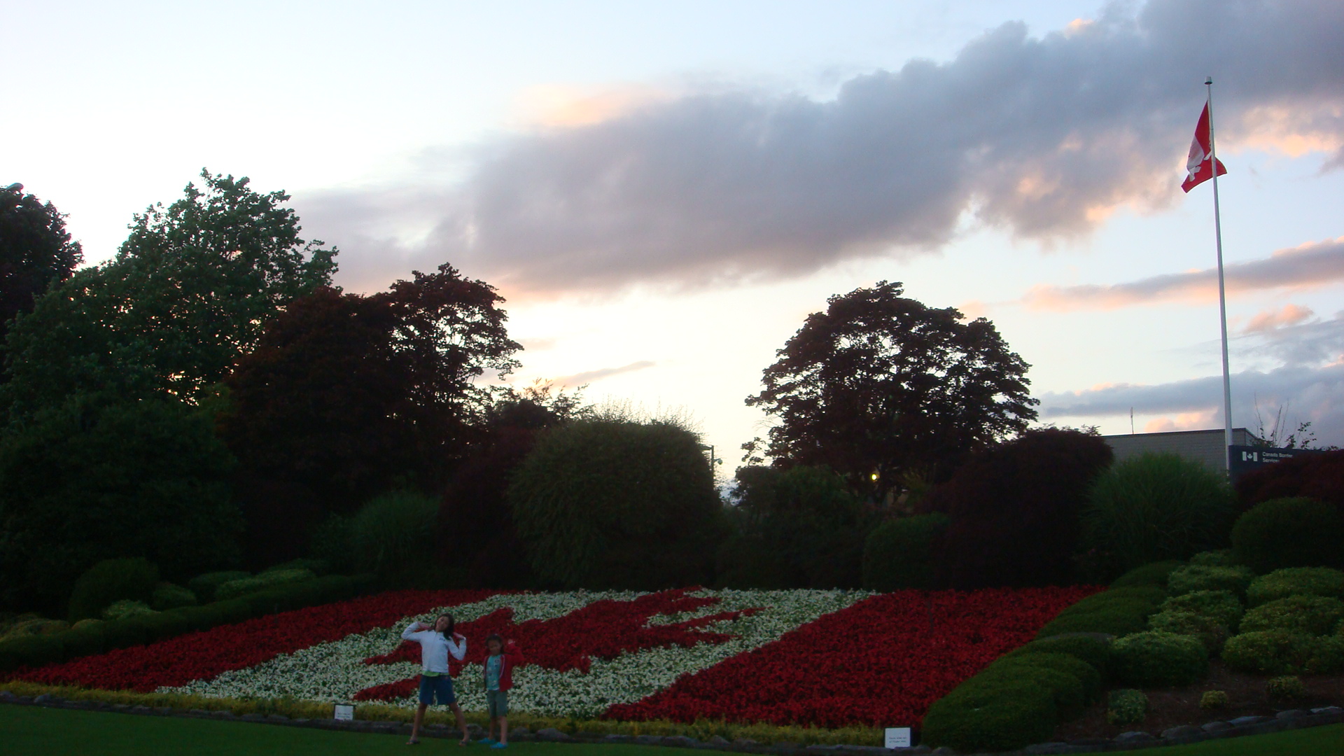 1898x1057 pixels (645K)