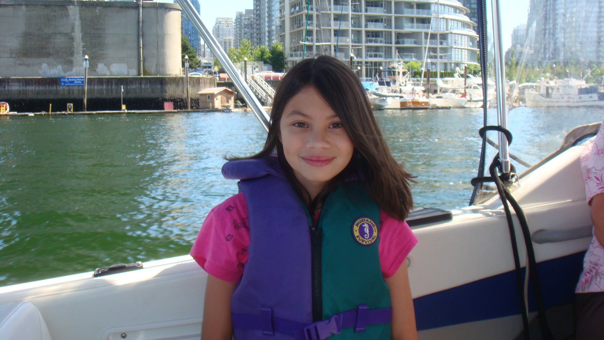 1898x1057 pixels (579K)