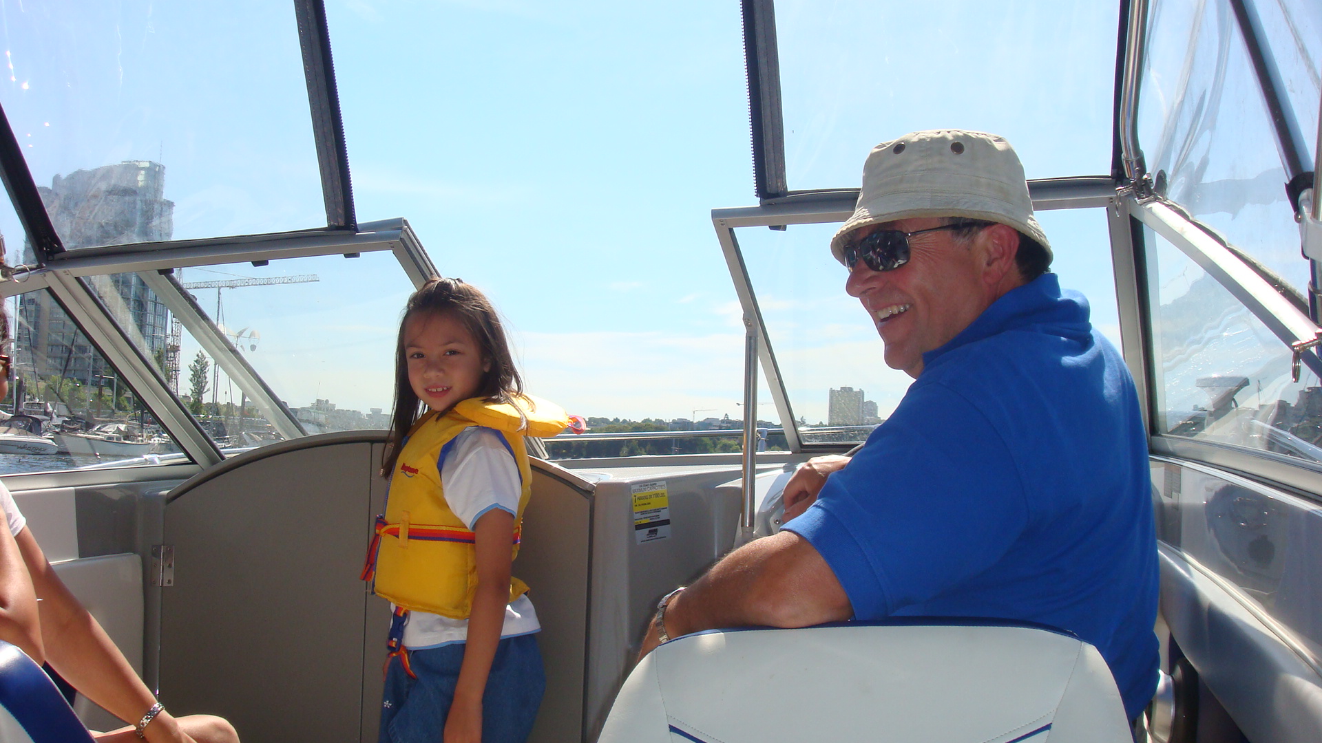 1898x1057 pixels (600K)