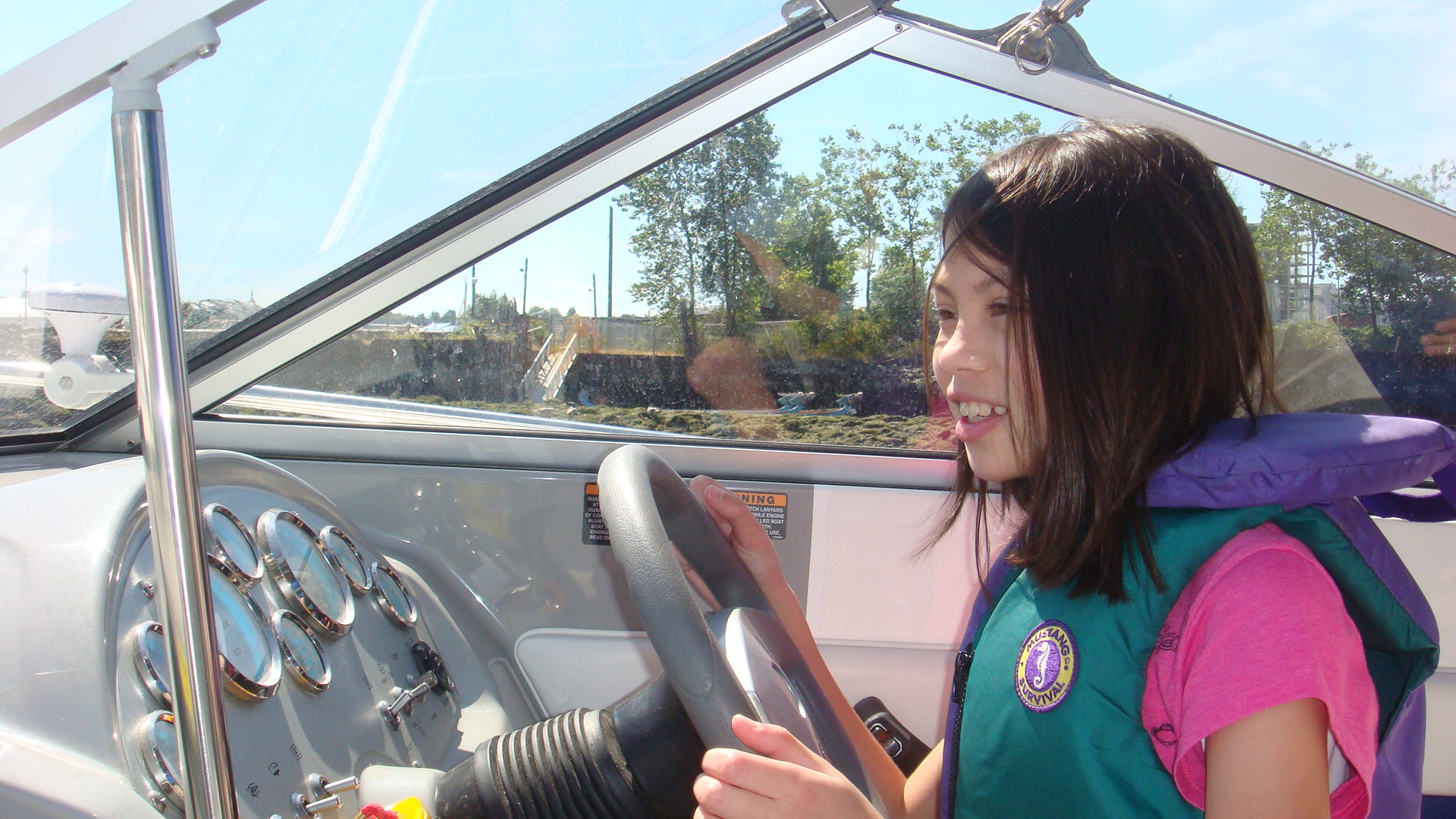 1898x1057 pixels (610K)